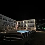 3 Island View 3*