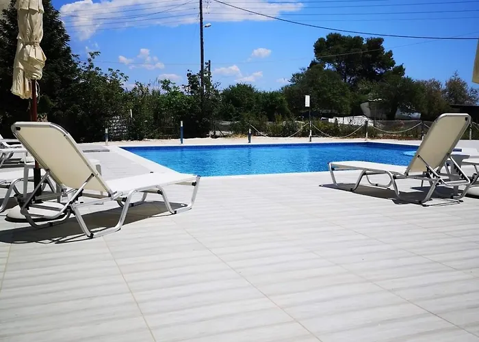 3 Island View Hotell